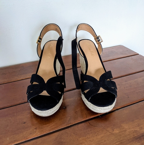 American Eagle Faux Suede Wedges - Picture 3 of 9